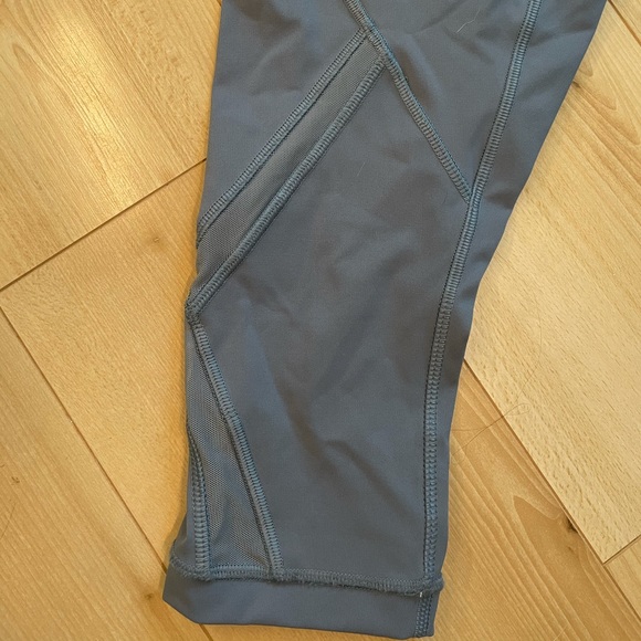 Lululemon Cropped Blue Leggings - Picture 4 of 5